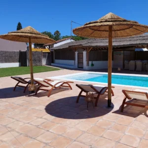 mobiliario-contract-sombrilla afrijun madera junco africajo